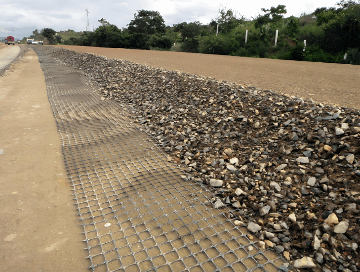 Geogrid vs Geotextile